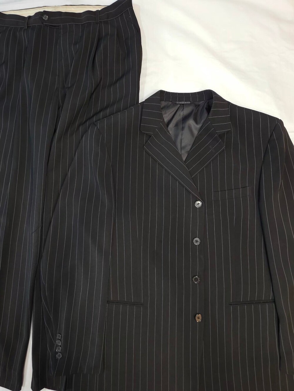 Men's 48 L Black Pinstripe Suit Jacket & Pants Riccardo La Collezioni Mens suit